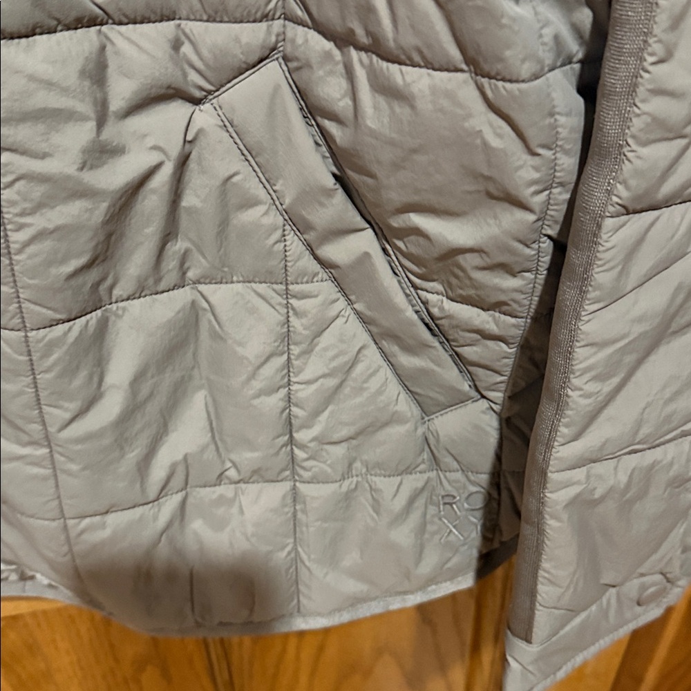 Roxy Quilted Jacket in Taupe Brown. New. - Picture 4 of 10
